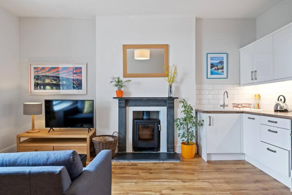 Pendennis - Bright Victorian Flat, Sea Views & Close To Beach Falmouth Buitenkant foto