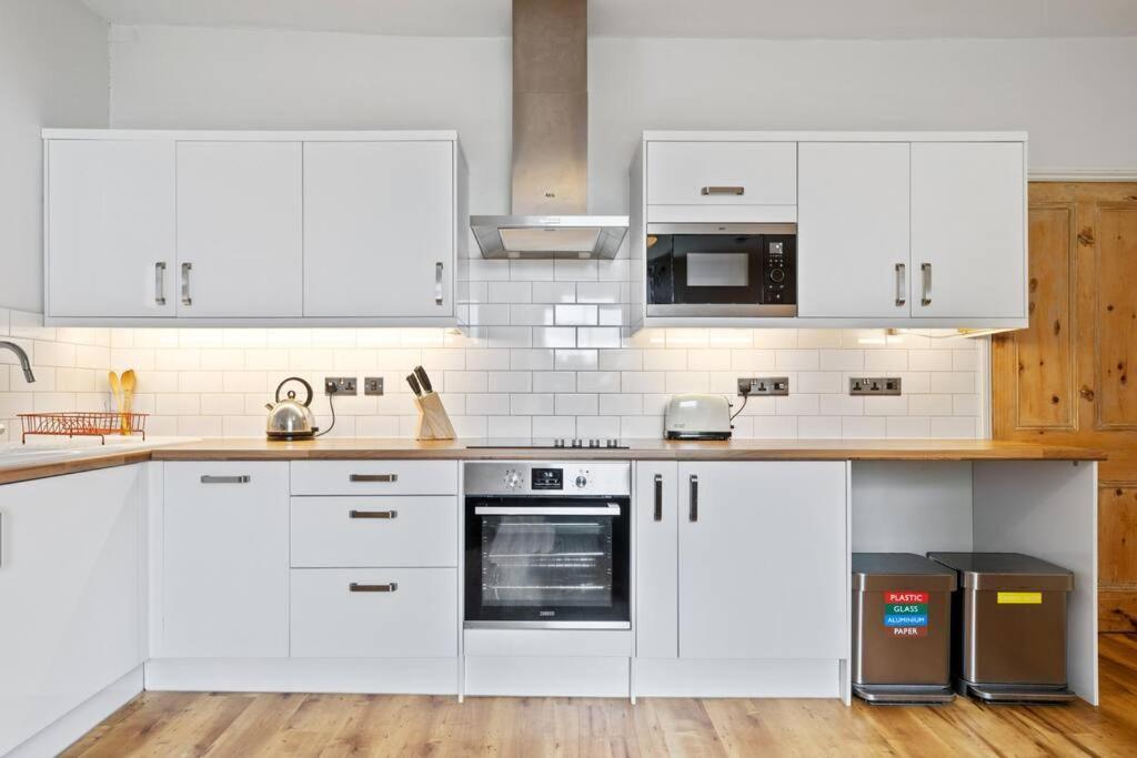Pendennis - Bright Victorian Flat, Sea Views & Close To Beach Falmouth Buitenkant foto